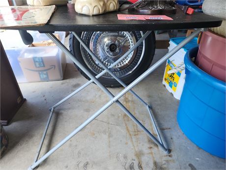 247 - Folding Metal Tray Table