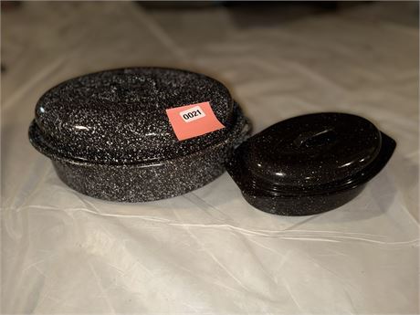 Set of Two Black Speckled Roasting Pans with Lids