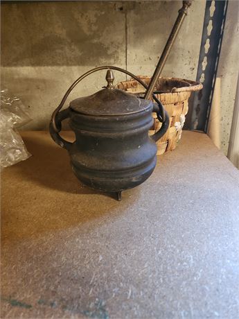 135 - Vintage Cast Iron Kettle with Long Handle