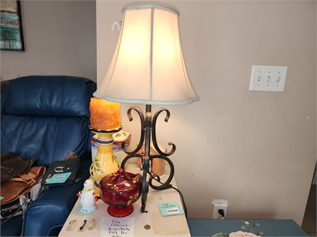 088 - Table Lamp with Decorative Accessories