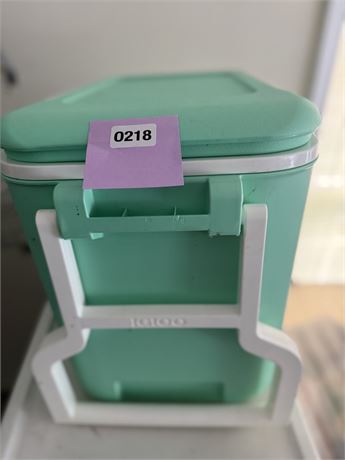 218 - Igloo Rolling Cooler