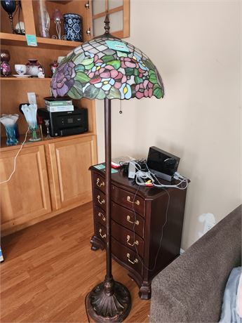 096 - Floral Stained Shade Style Floor Lamp