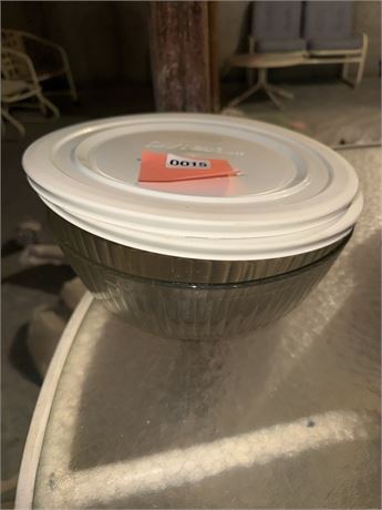 Pyrex Glass Mixing Bowl with White Plastic Lid