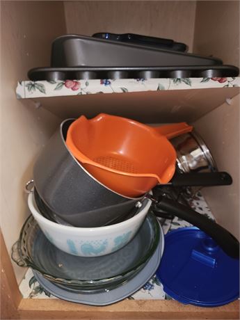 079 - Assorted Bakeware, Cookware, and Kitchen Accessories