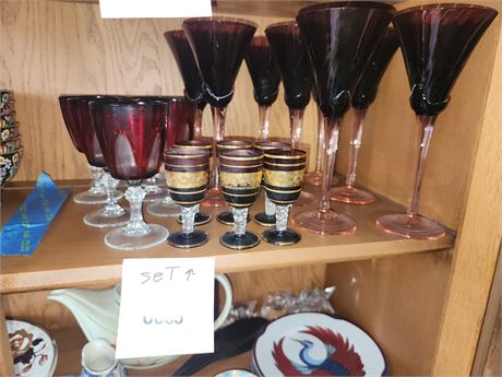 085 - Mixed Set of Vintage Colored Glassware