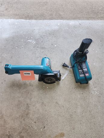 Makita 5090D Cordless Circular Saw with Charger and Battery