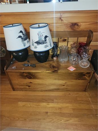 Wooden Storage Bench with Decorative Lamps & Glassware